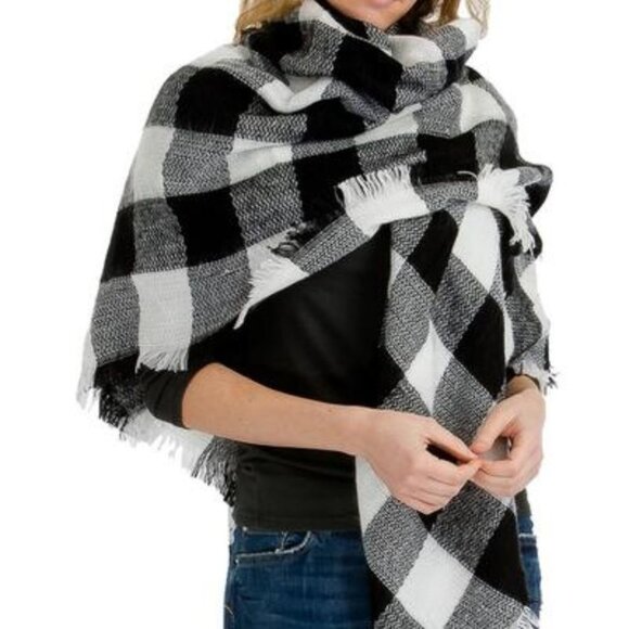 Checker Print Black and White Blanket Scarf - Picture 4 of 11